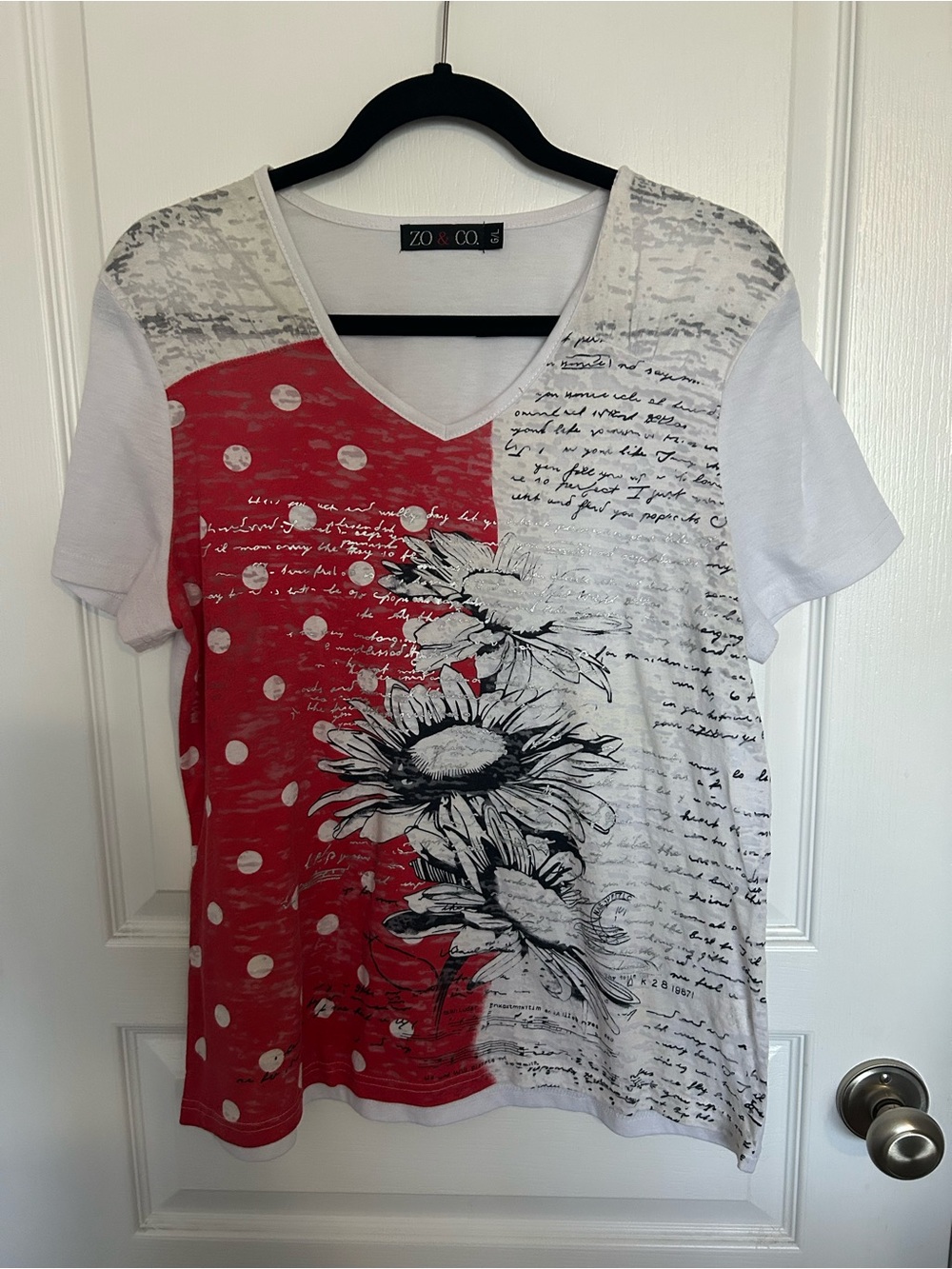 Zo & Co Red and White Floral V-Neck Short Sleeve Tee